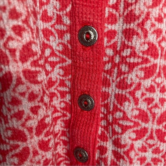 Kuhl Mia Henley Waffle Knit Thermal Top in Red/White Batik Floral Gorpcore XL - Picture 8 of 14